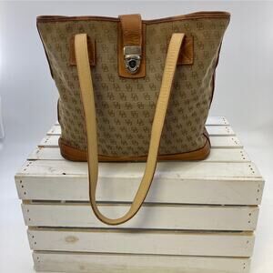 DOONEY & BOURKE TAN CANVAS SIGNATURE PRINT SHOULDER BAG ASIS